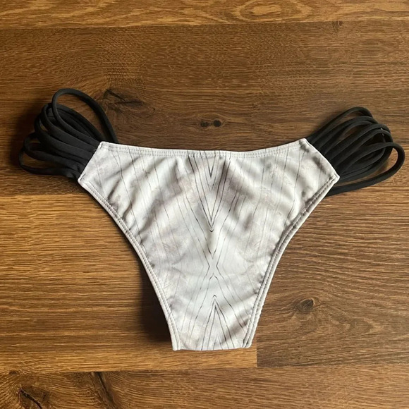 Skinny Petite Bikini Set - Picture 7 of 8